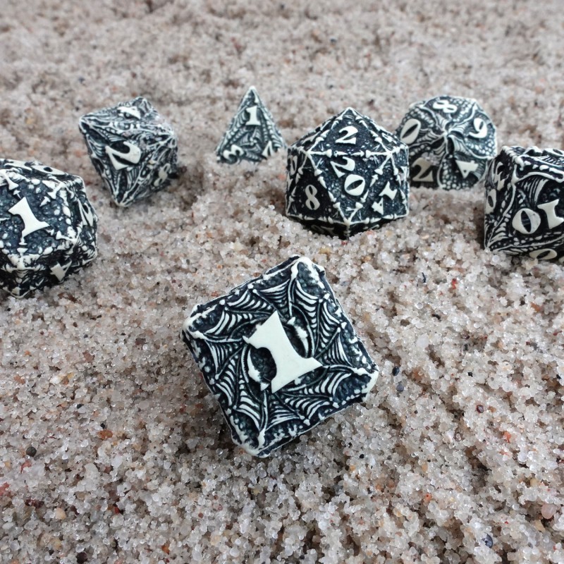 Набор кубиков Dracopolis: Scandinavian Blackfang Dice Set (7), бренду Q-Workshop - 3 - KUBIX 