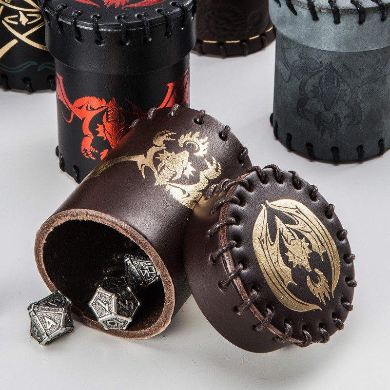 Стакан для кубиков Flying Dragon Brown & golden Leather Dice Cup, бренду Планета Игр - 2 - KUBIX 