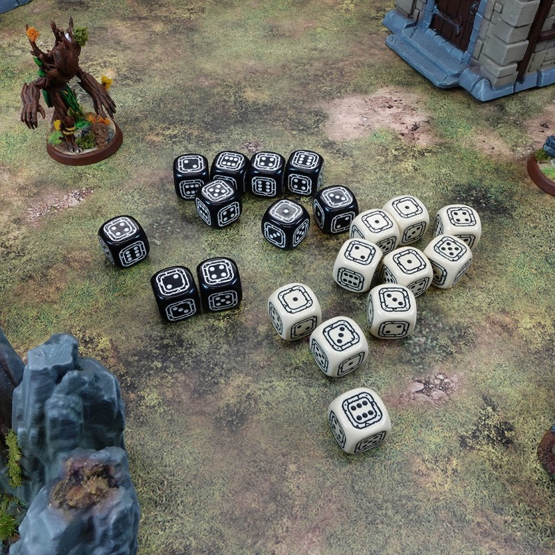 Набор кубиков Fortress Compact Black & Beige D6 Dice (20), бренду Q-Workshop - 3 - KUBIX 