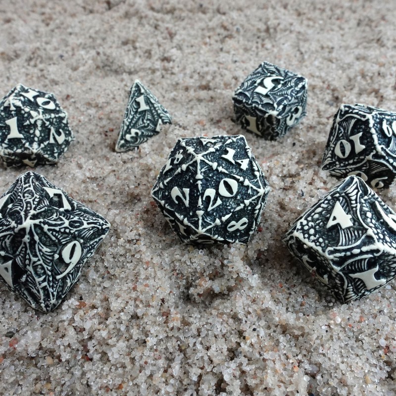 Набор кубиков Dracopolis: Scandinavian Blackfang Dice Set (7), бренду Q-Workshop - 4 - KUBIX 