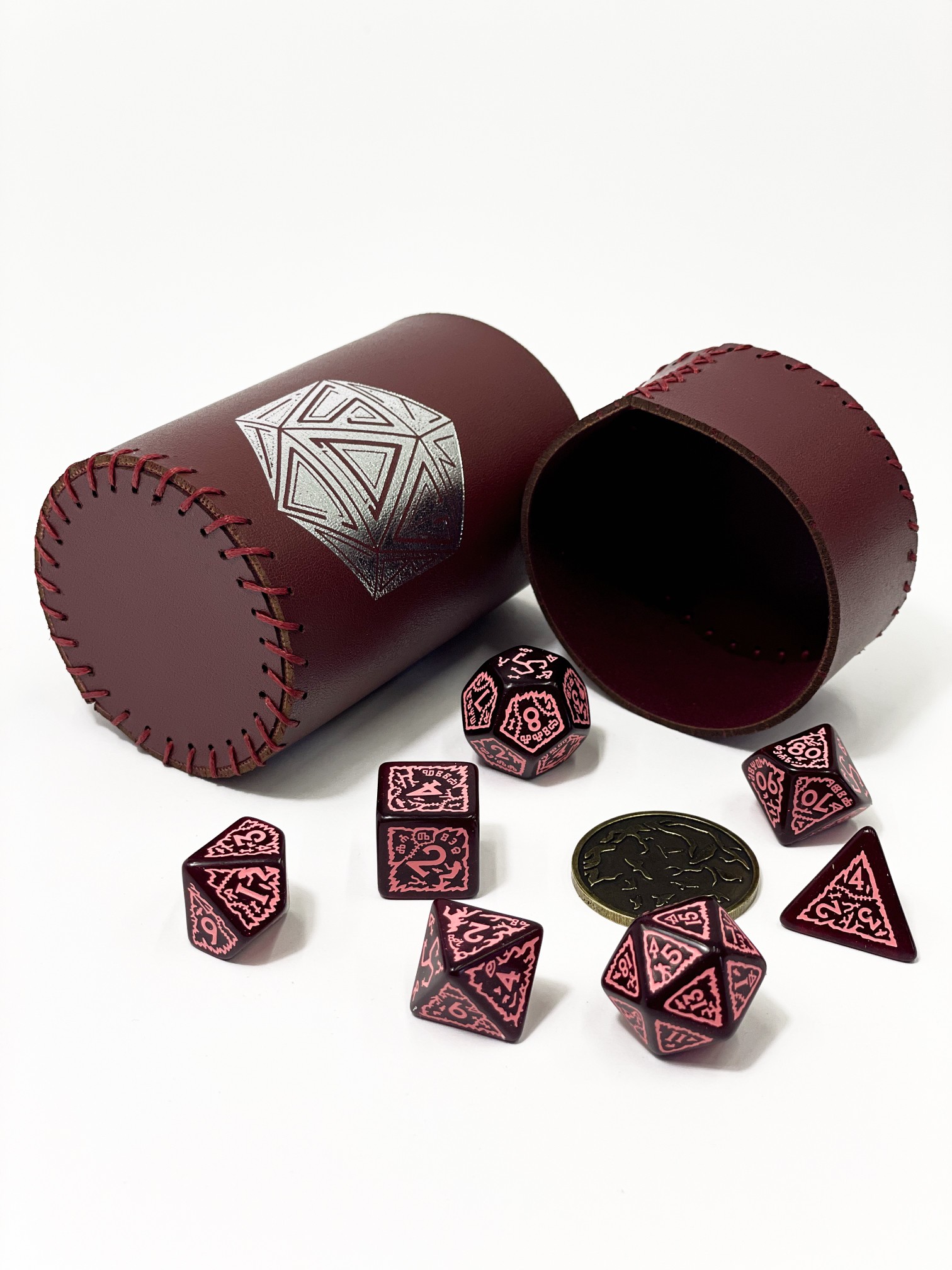 Стакан для кубиков D20 Бургунди Dice Cup, бренду Планета Игр - 3 - KUBIX 