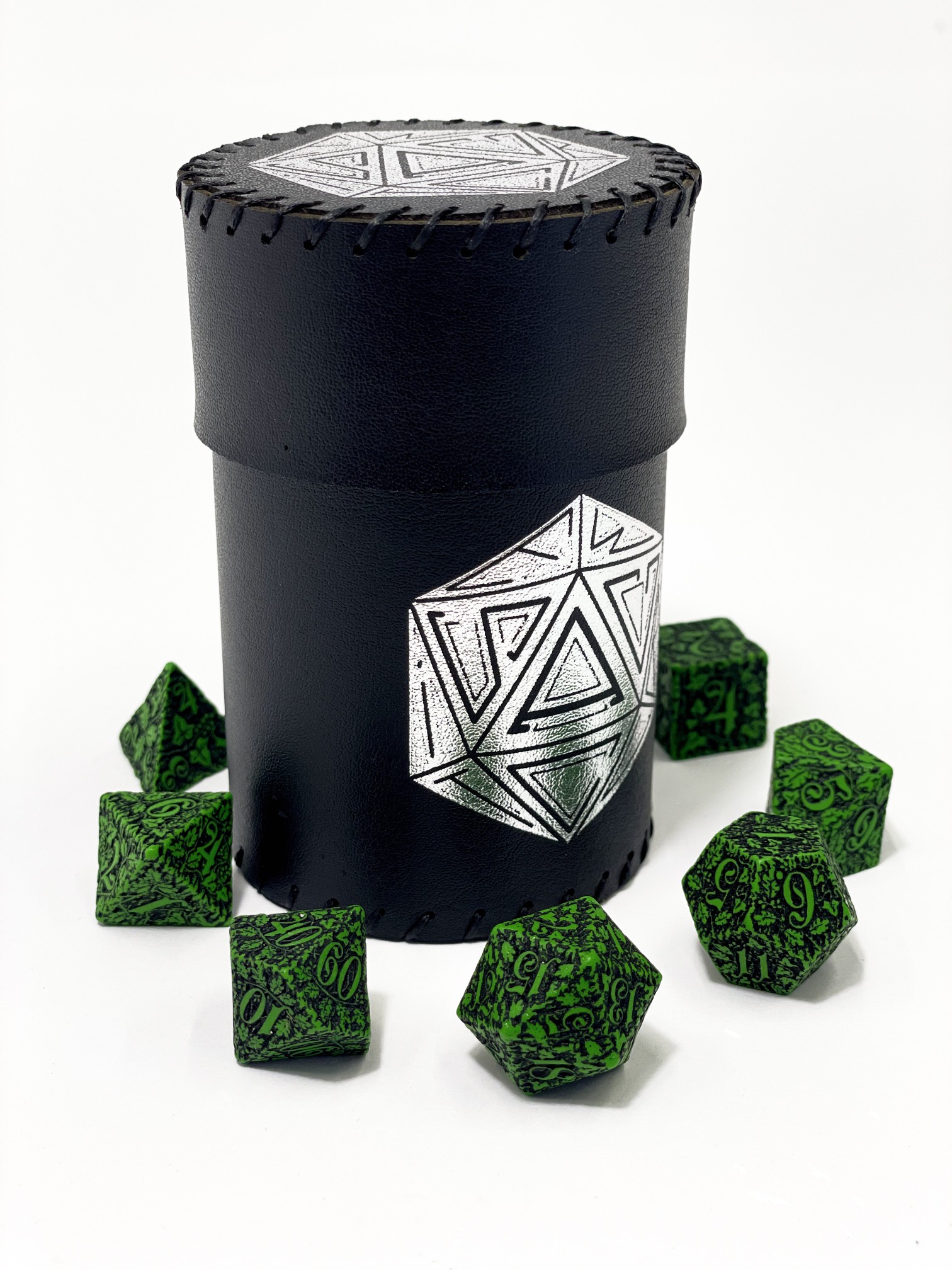 Стакан для кубиков D20 черный Dice Cup, бренду Планета Игр - 8 - KUBIX 