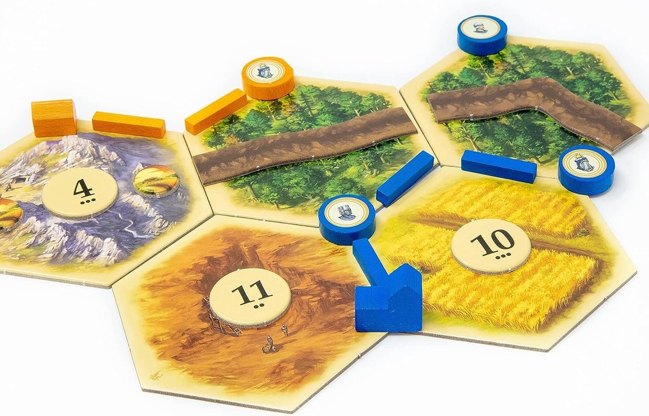 Настольная игра Catan: Treasures, Dragons & Adventurers (Колонизаторы. Драконы и Приключения) (EN), для 3-4 гравців, час гри > 60мин. - 5 - KUBIX 