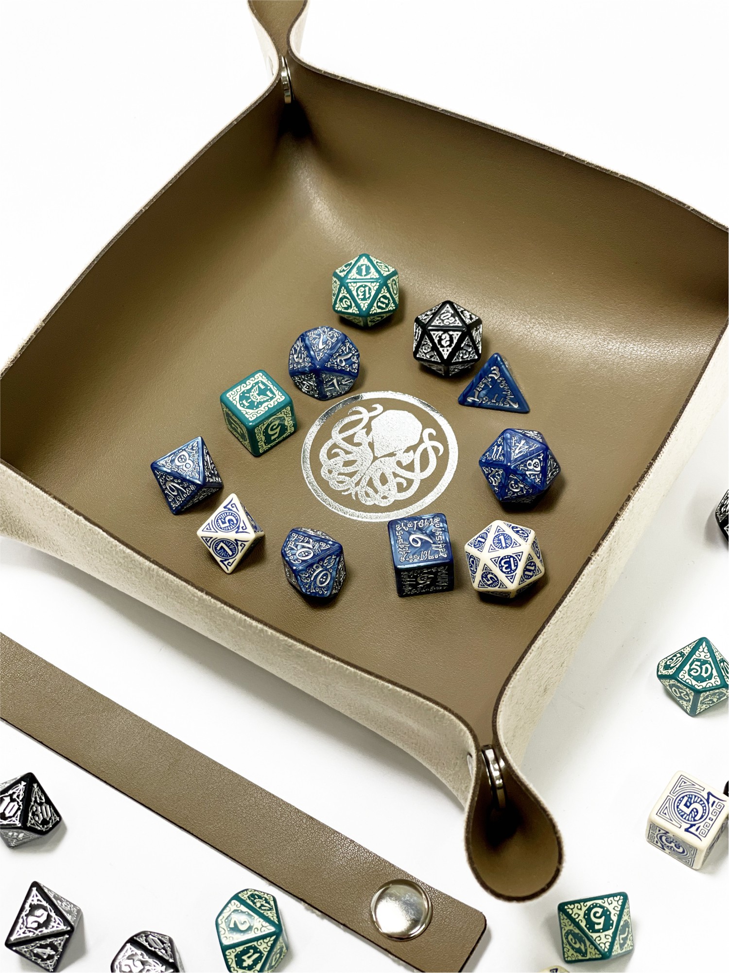 Лоток для кубиков Ктулху коричневый Dice Tray, бренду Планета Игр - 2 - KUBIX 