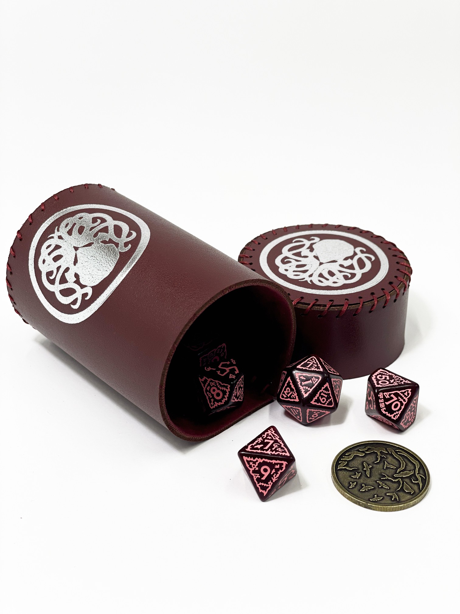 Стакан для кубиков Ктулху Бургунди Dice Cup, бренду Планета Игр - 4 - KUBIX 