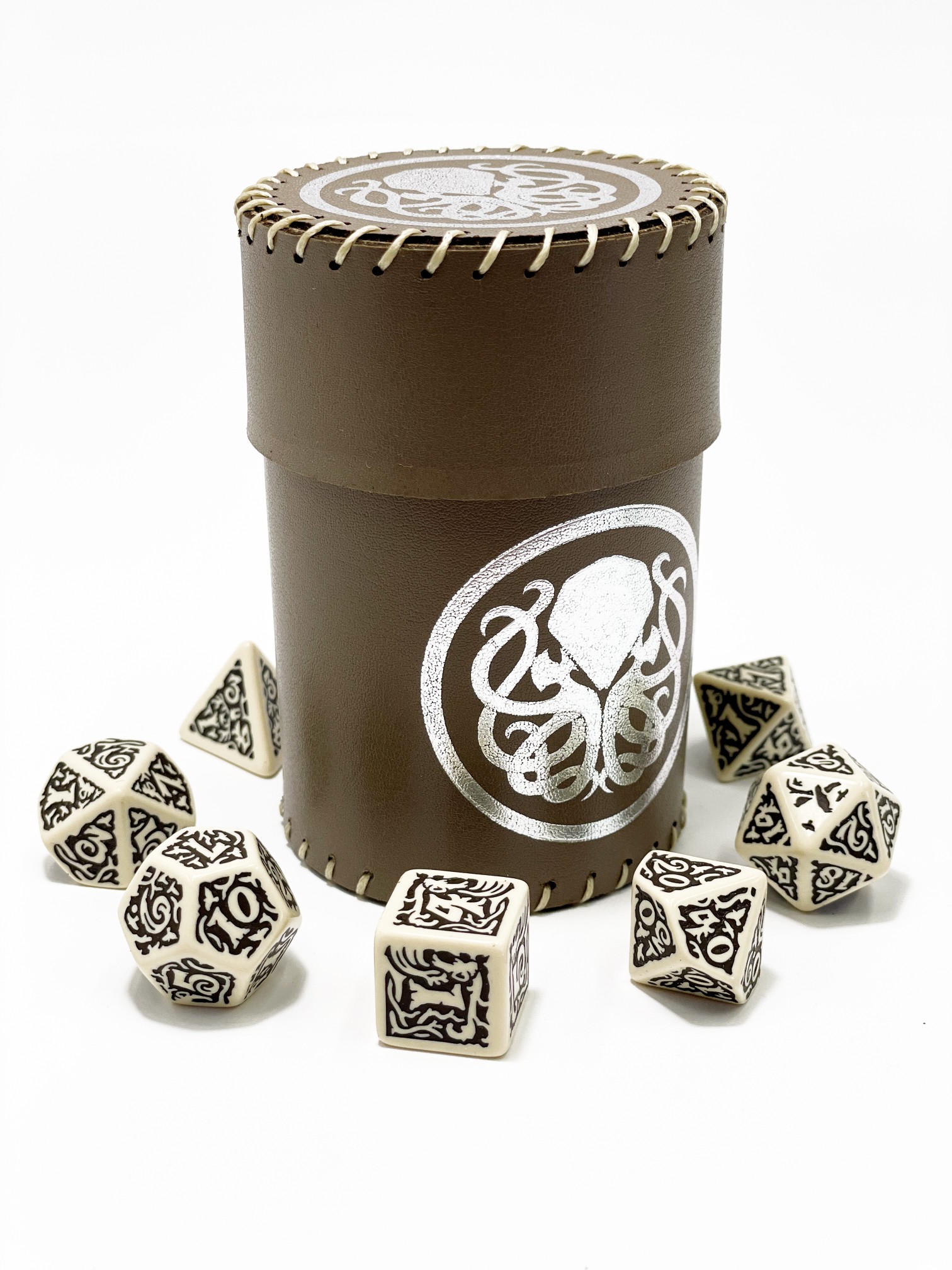 Стакан для кубиков Ктулху коричневый Dice Cup, бренду Планета Игр - 2 - KUBIX 