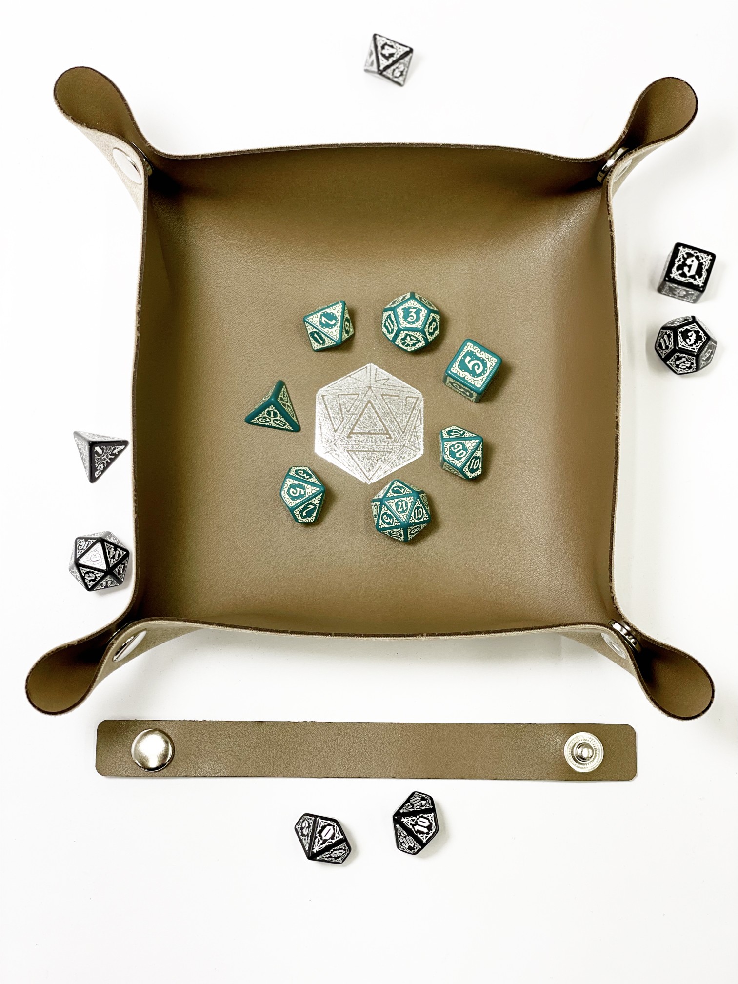 Лоток для кубиков D20 коричневый Dice Tray, бренду Планета Игр - 7 - KUBIX 