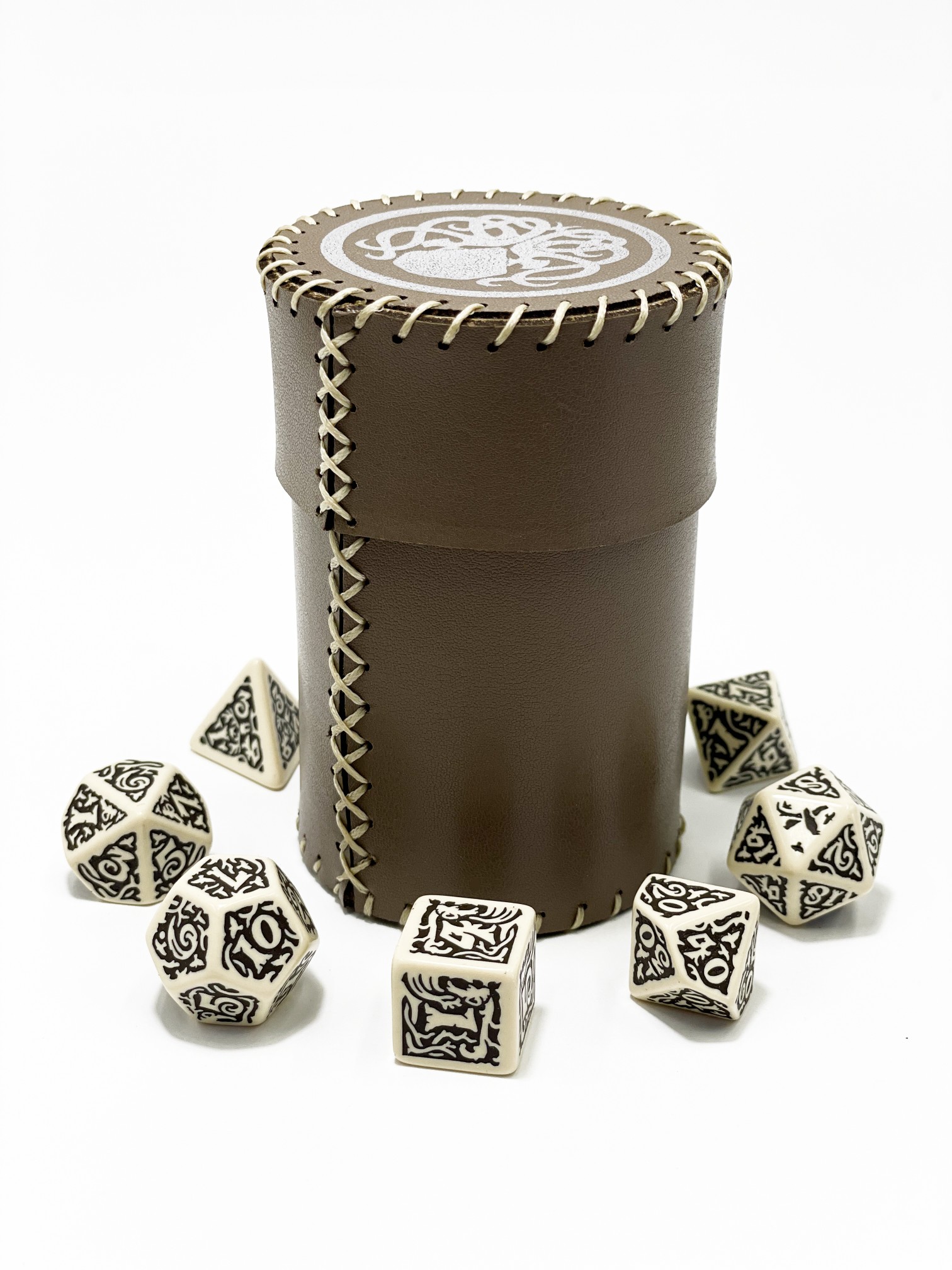 Стакан для кубиков Ктулху коричневый Dice Cup, бренду Планета Игр - 3 - KUBIX 