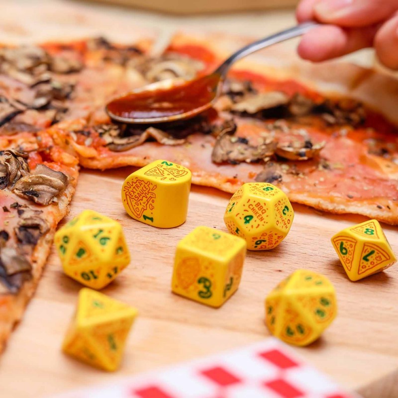 Набір кубиків Pizza Modern Dice Set: Margherita (7), бренду Q-Workshop - 5 - KUBIX 