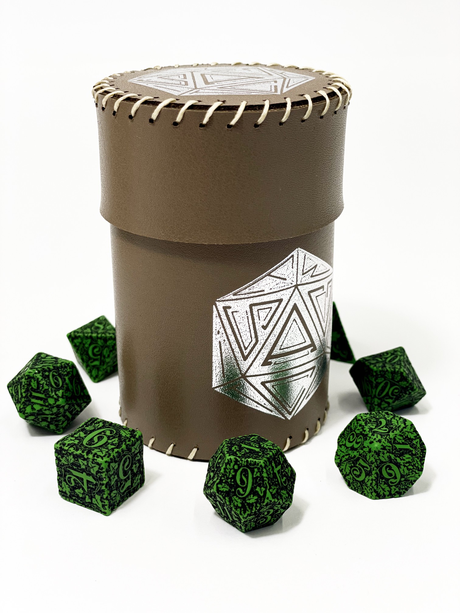 Стакан для кубиков D20 коричневый Dice Cup, бренду Планета Игр - 5 - KUBIX 