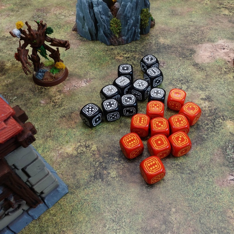 Набір кубиків Fortress Compact Black & Red D6 Dice (20), бренду Q-Workshop - 2 - KUBIX 