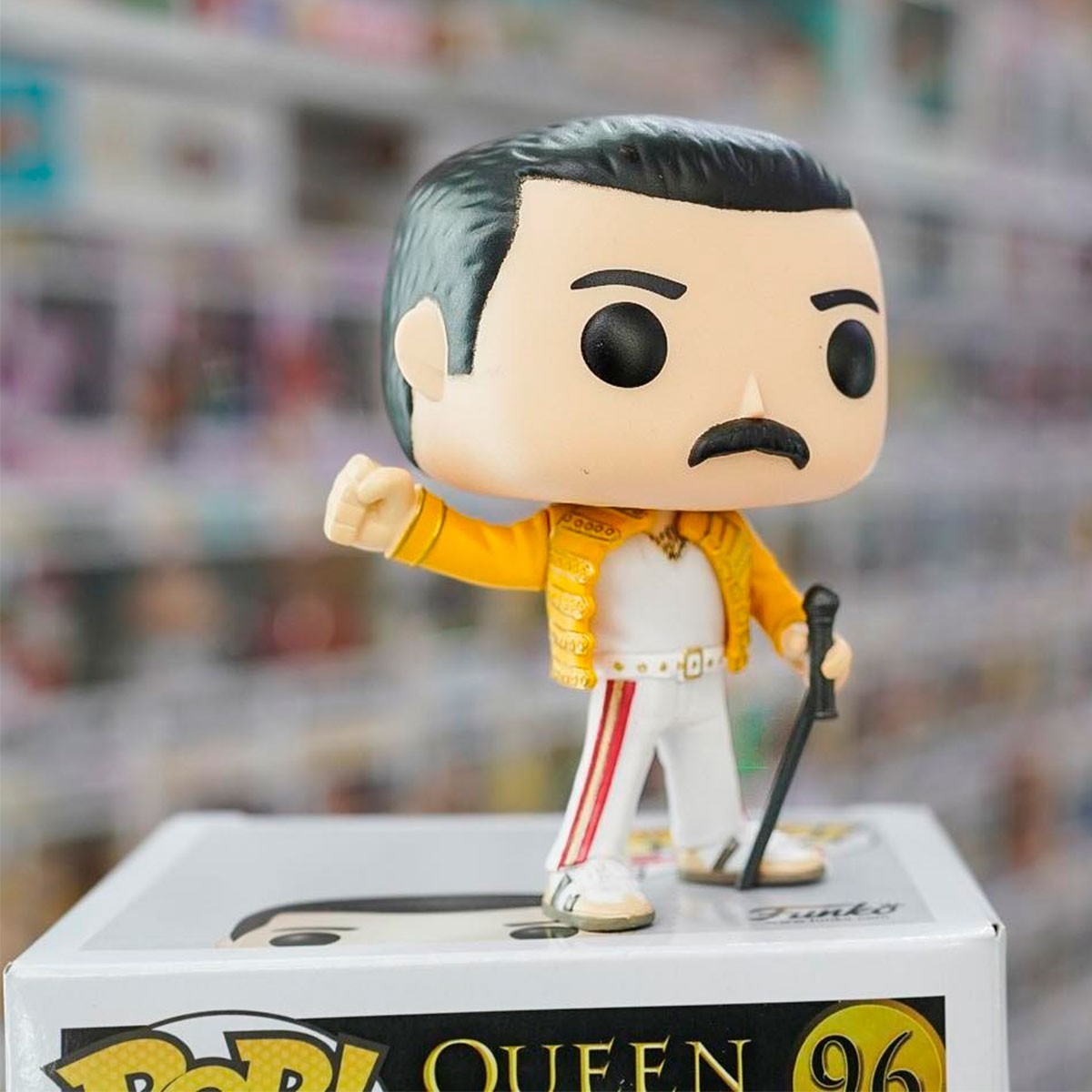 Ігрова фігурка FUNKO POP! ФРЕДДІ МЕРК'ЮРІ (Freddie Mercury): Queen #96, бренду Funko - 5 - KUBIX 