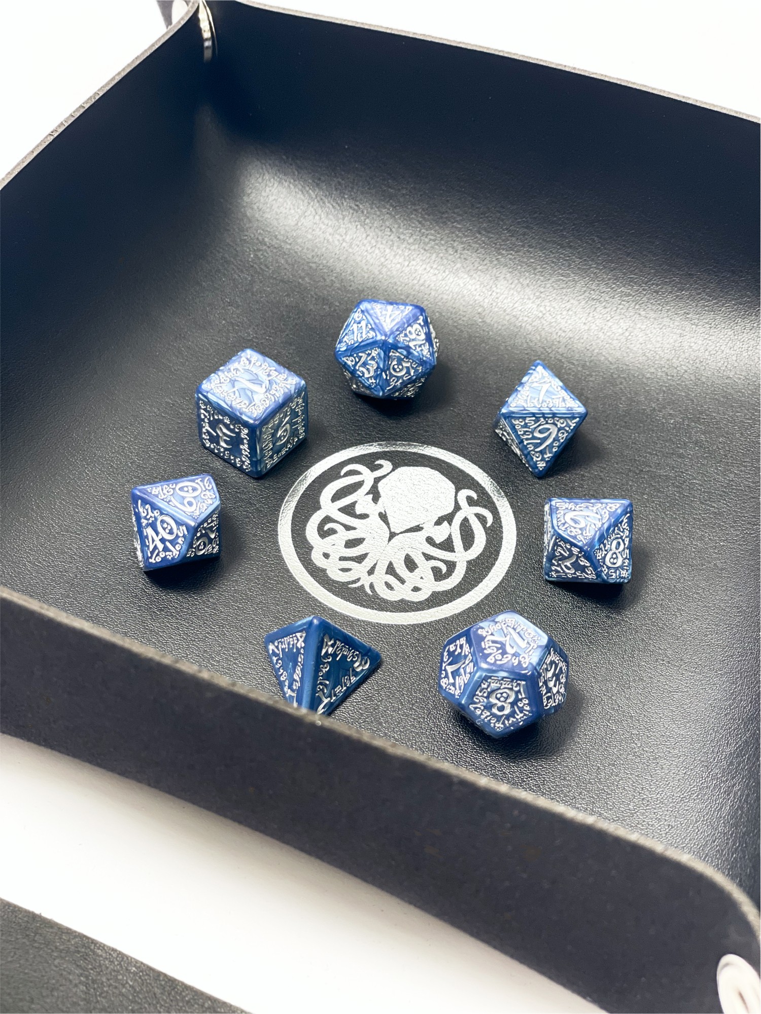 Лоток для кубиков Ктулху черный Dice Tray, бренду Планета Игр - 8 - KUBIX 