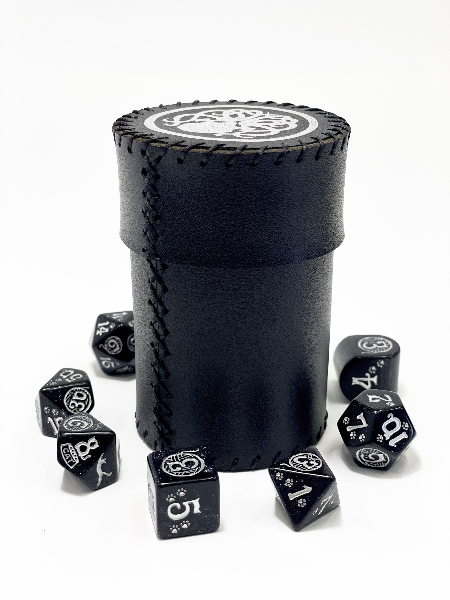 Стакан для кубиков Ктулху черный Dice Cup, бренду Планета Игр - 8 - KUBIX 