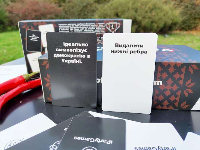 Настільна гра Карти конфлікту (Cards of Conflict), бренду iPartyGames, для 3-12 гравців, час гри < 30хв. - 8 - KUBIX 