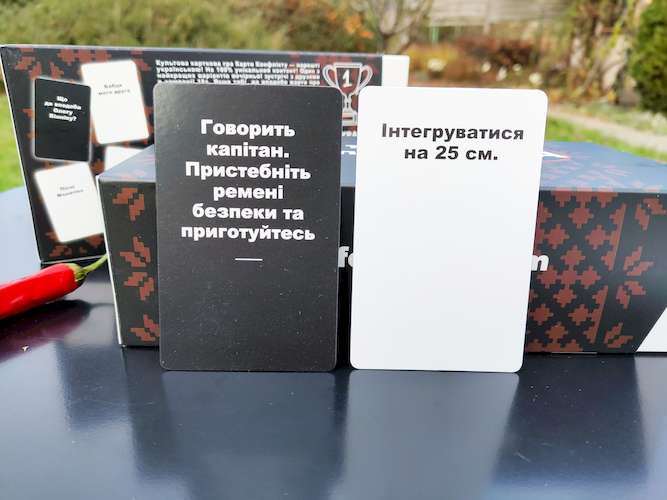 Настільна гра Карти конфлікту (Cards of Conflict), бренду iPartyGames, для 3-12 гравців, час гри < 30хв. - 5 - KUBIX 