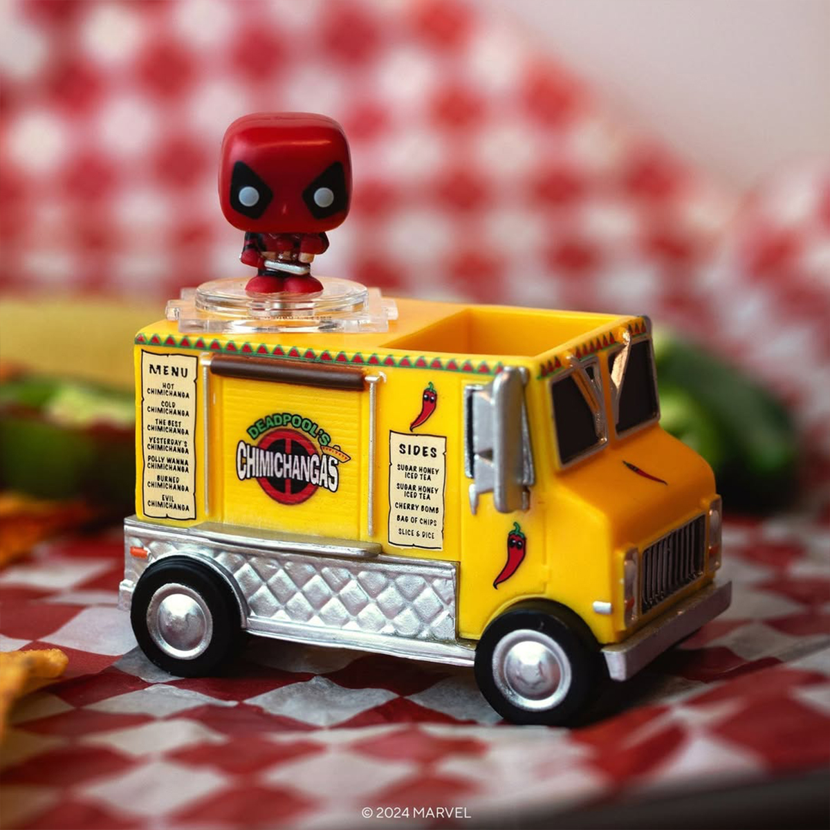 Ігрова фігурка Bitty Pop! Дедпул і вантажівка Чімічанги (Rides: Deadpool's Chimichanga Truck), бренду Funko - 5 - KUBIX 