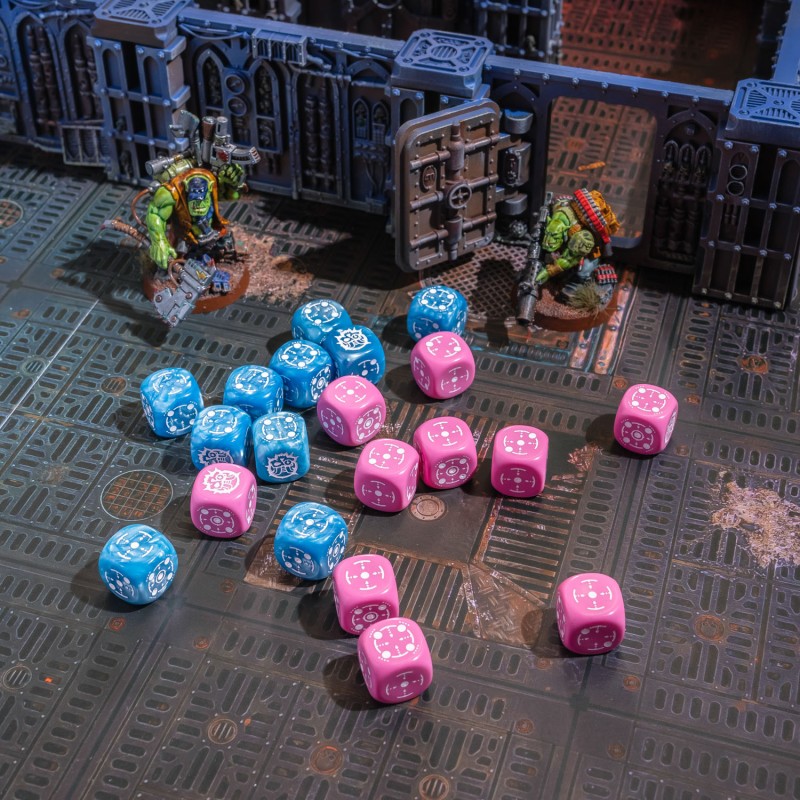 Набір кубиків Crosshairs Compact D6: Blue & Pink Dice Set, бренду Q-Workshop - 4 - KUBIX 