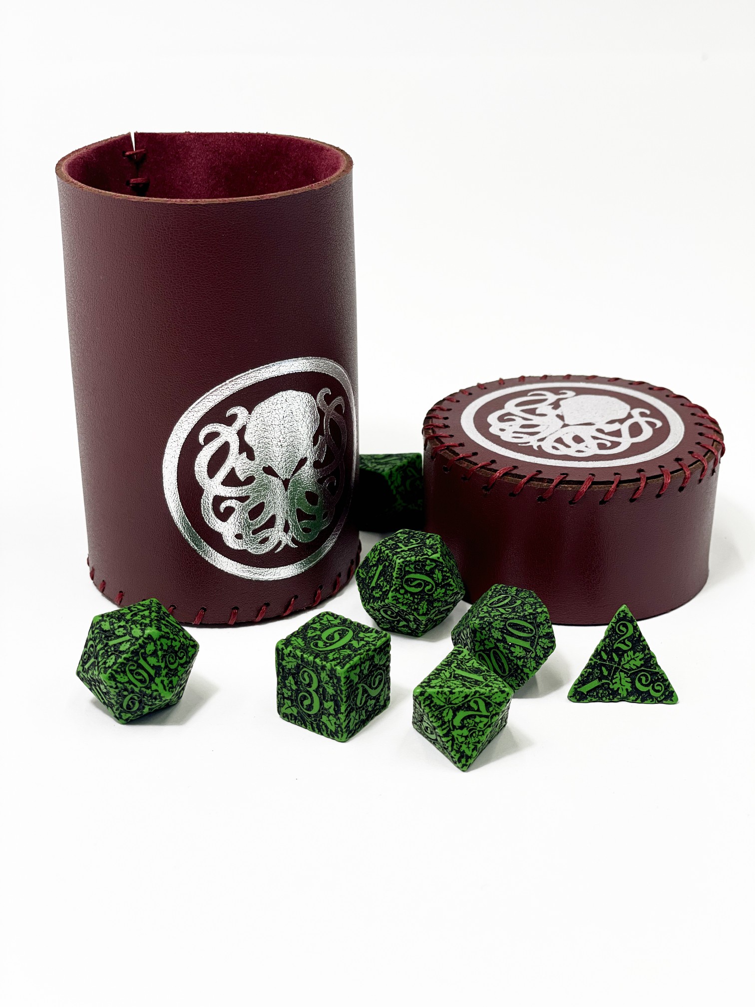 Стакан для кубиков Ктулху Бургунди Dice Cup, бренду Планета Игр - 7 - KUBIX 