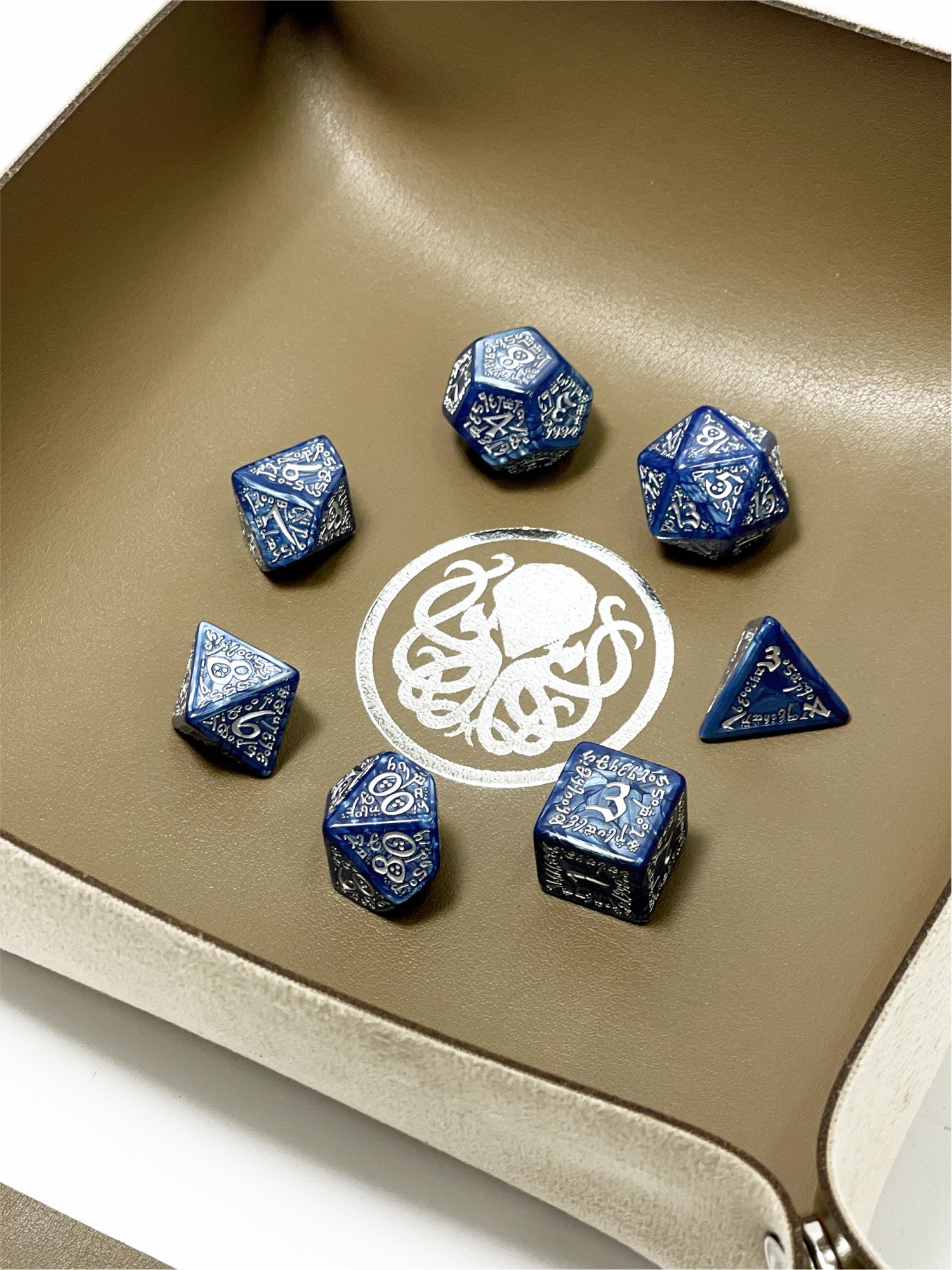 Лоток для кубиків Ктулху коричневий Dice Tray, бренду Планета Ігор - 6 - KUBIX 