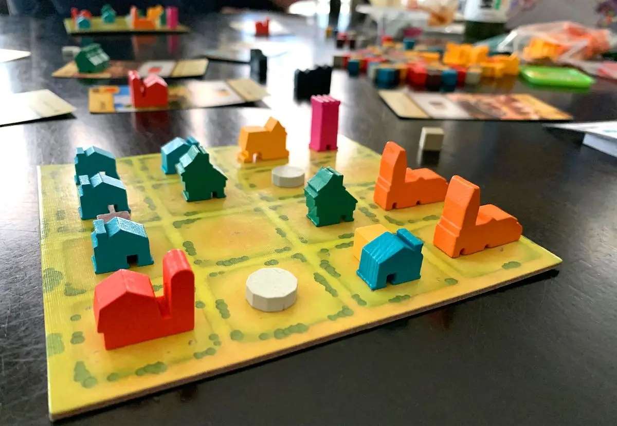 Настольная игра Крошечные городки (Tiny Towns), бренду Lord of Boards, для 1-6 гравців, час гри < 60мин. - 5 - KUBIX 