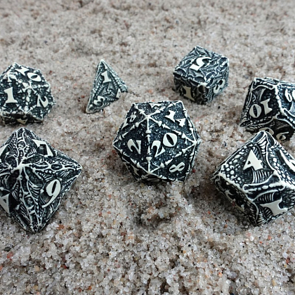 Набор кубиков Dracopolis: Scandinavian Blackfang Dice Set (7), бренду Q-Workshop - 4 - KUBIX