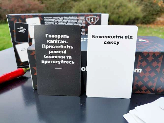 Настільна гра Карти конфлікту (Cards of Conflict), бренду iPartyGames, для 3-12 гравців, час гри < 30хв. - 6 - KUBIX