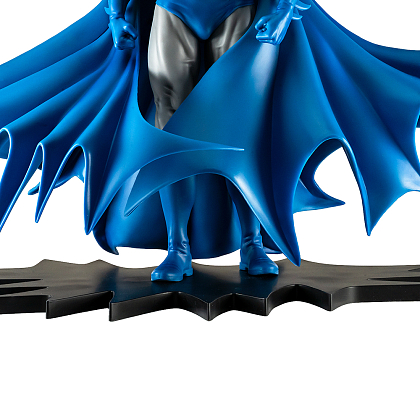 Статуетка Бетмен (DC COMICS Batman. Classic Version Scale 1/9) - 7 - KUBIX