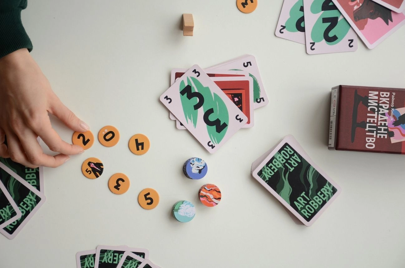 Настольная игра Украденное искусство (Art Robbery), бренду Pakufuda, для 2-5 гравців, час гри < 30мин. - 10 - KUBIX 