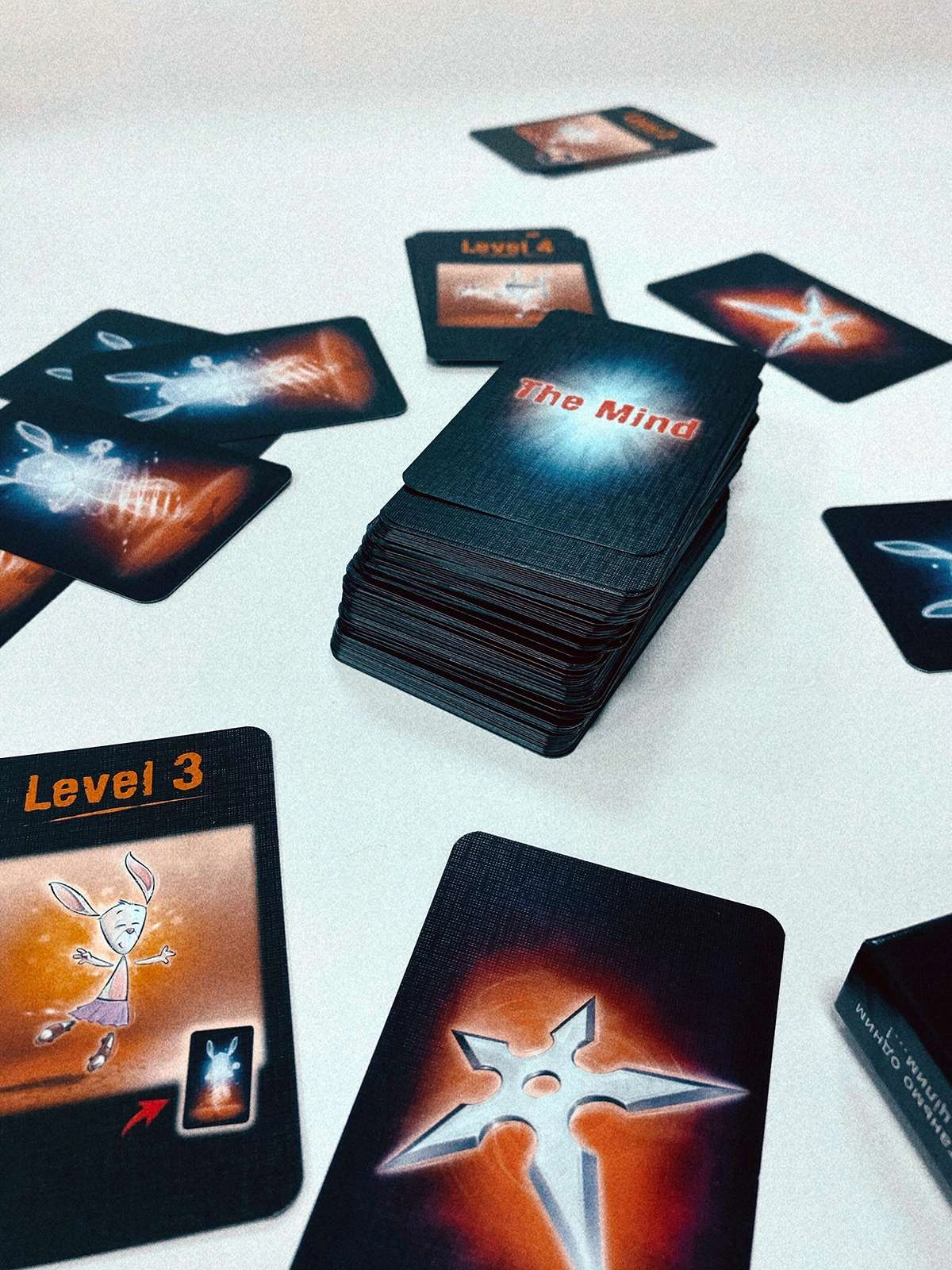 Настольная игра Разум (The Mind), бренду YellowBox, для 2-4 гравців, час гри < 30мин. - 4 - KUBIX 
