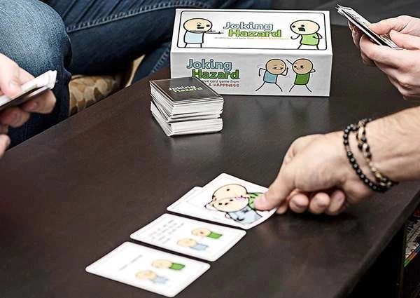 Настольная игра Циничные истории (Joking Hazard), бренду Игромаг, для 3-10 гравців, час гри < 30мин. - 5 - KUBIX 