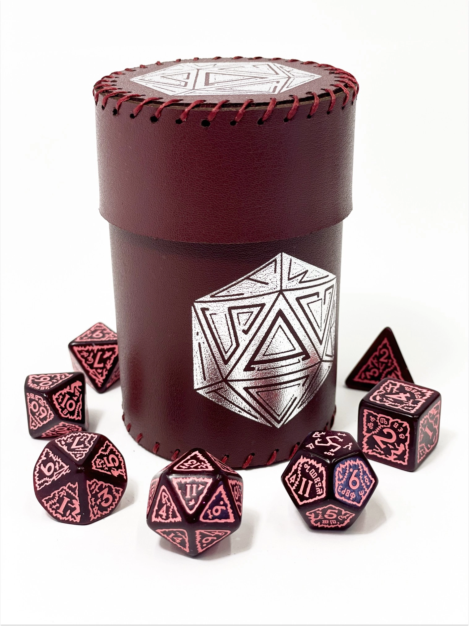 Стакан для кубиков D20 бордового цвета Dice Cup, бренду Планета Игр - 6 - KUBIX 