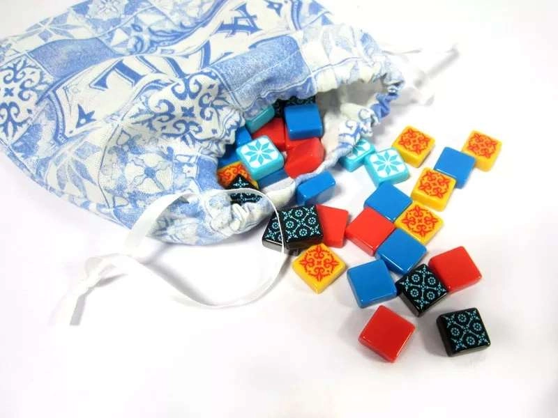 Настільна гра Азул (Azul), бренду Next Move Games, для 2-4 гравців, час гри < 30хв. - 6 - KUBIX 