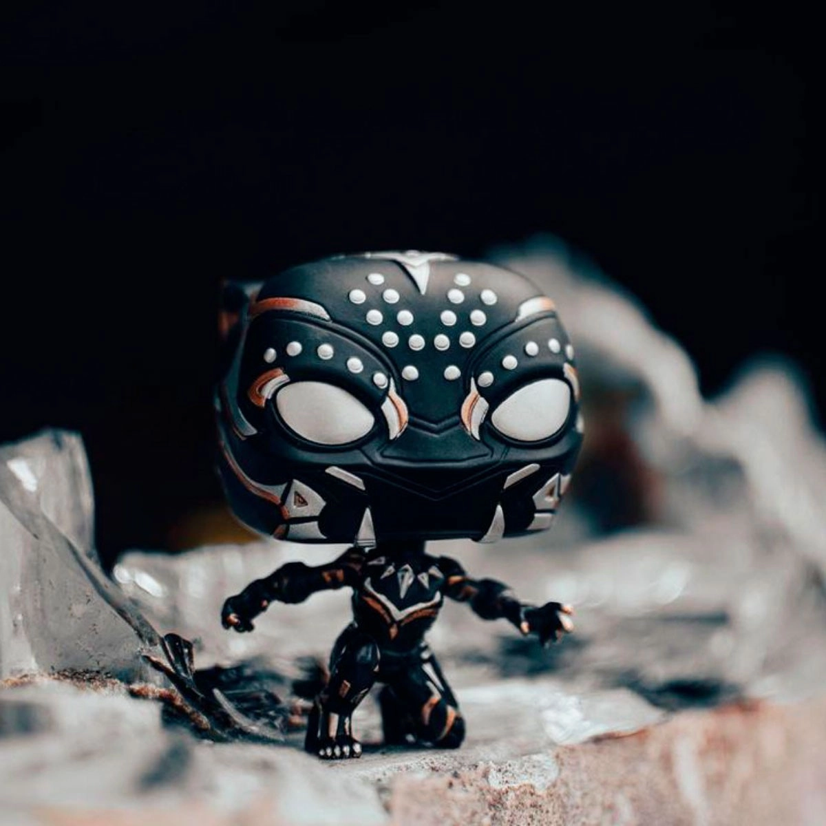 Игровая фигурка FUNKO POP! ЧЕРНАЯ ПАНТЕРА (Black Panther) Marvel. Wakanda Forever #1102, бренду Funko - 3 - KUBIX 
