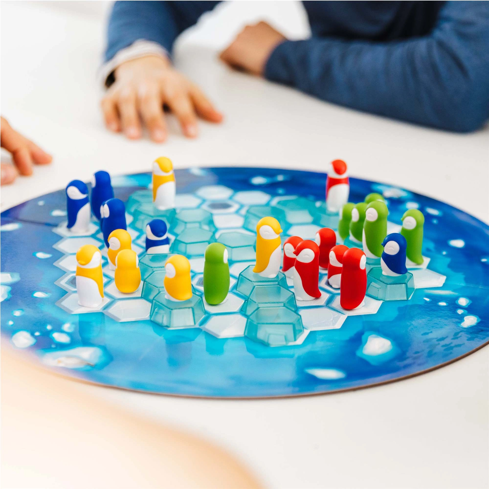 Настольная игра Пингвины, к стае! (Penguins Huddle Up), бренду Smart Games, для 2-4 гравців, час гри < 30мин. - 4 - KUBIX 