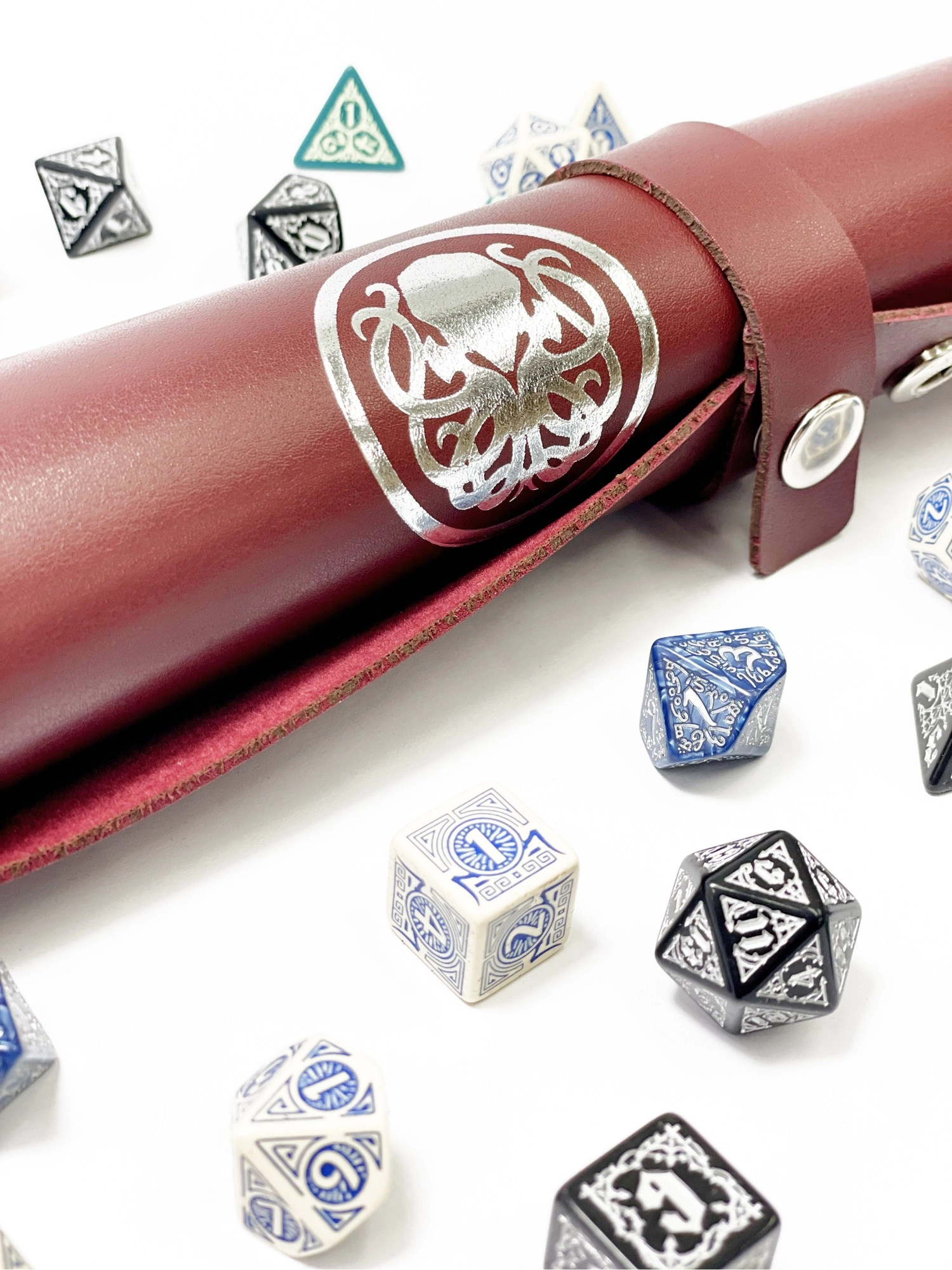 Лоток для кубиков Ктулху бургунди Dice Tray, бренду Планета Игр - 9 - KUBIX 