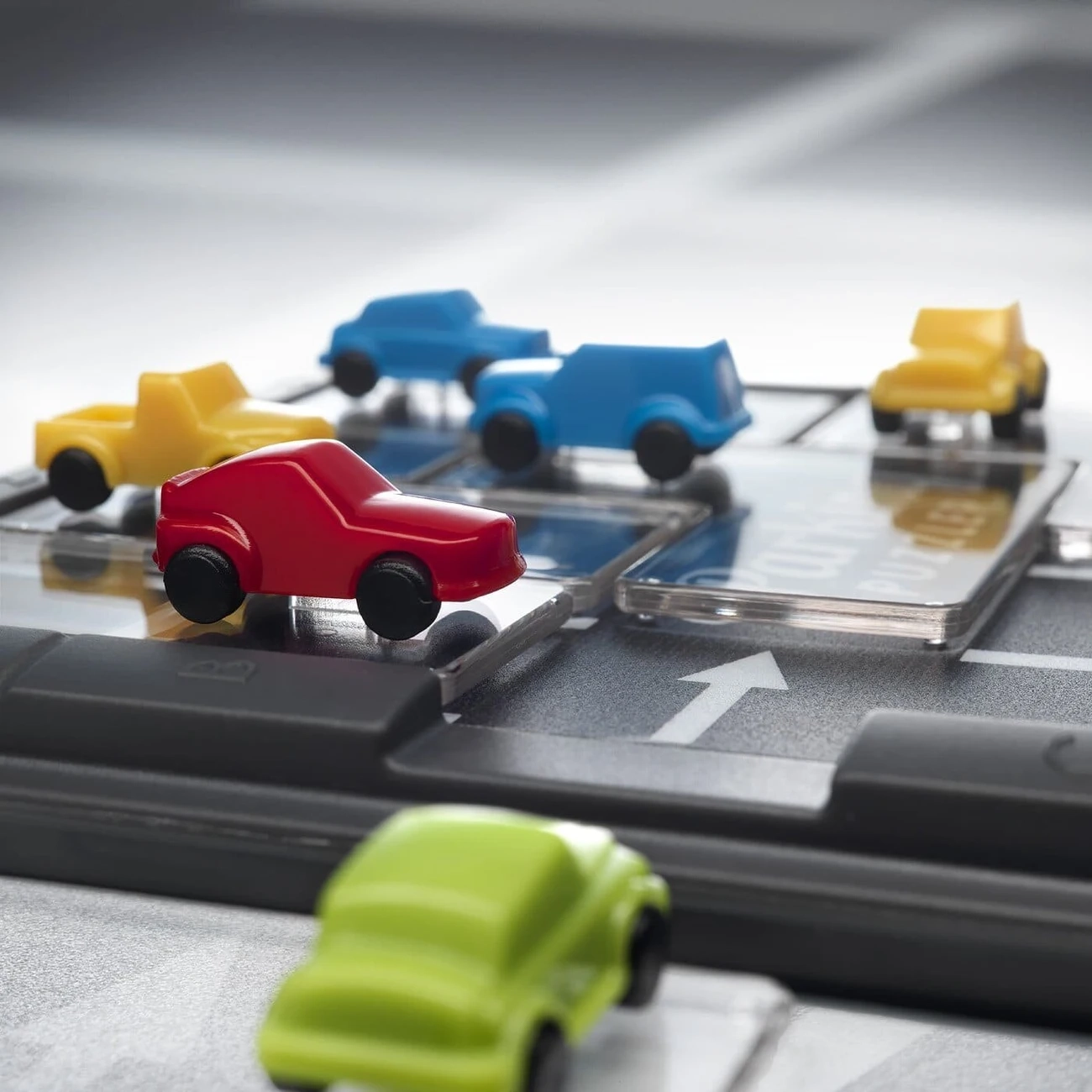 Настольная игра Паркинг Головоломка (Parking Puzzler), бренду Smart Games, для 1-1 гравців, час гри < 30мин. - 4 - KUBIX 