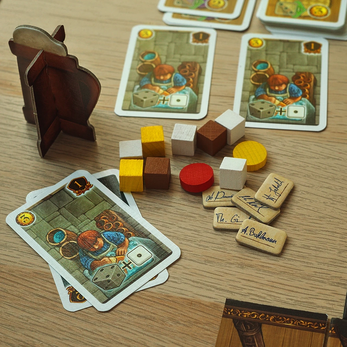 Настольная игра Таверни Тифтеналя (The Taverns of Tiefenthal), бренду YellowBox, для 2-4 гравців, час гри < 60мин. - 4 - KUBIX 