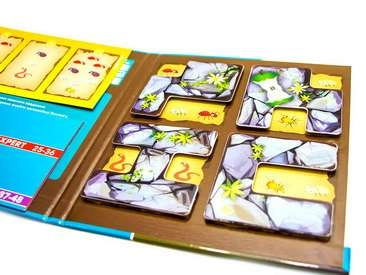 Настольная игра Хитрые жуки. Дорожная магнитная игра (Busy bugs. Road magnetic game), бренду Smart Games, для 1-1 гравців, час гри < 30мин. - 2 - KUBIX