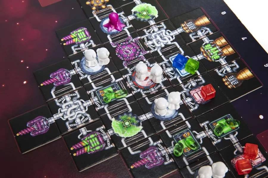 Настільна гра Космобійники (Galaxy Trucker), бренду Kilogames, для 2-4 гравців, час гри < 30хв. - 5 - KUBIX 
