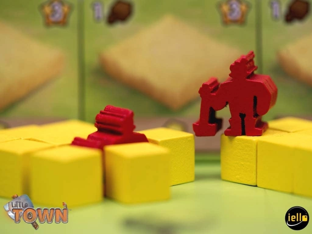 Настільна гра Little Town (Маленьке містечко) (EN), бренду Iello, для 2-4 гравців, час гри < 30хв. - 9 - KUBIX 