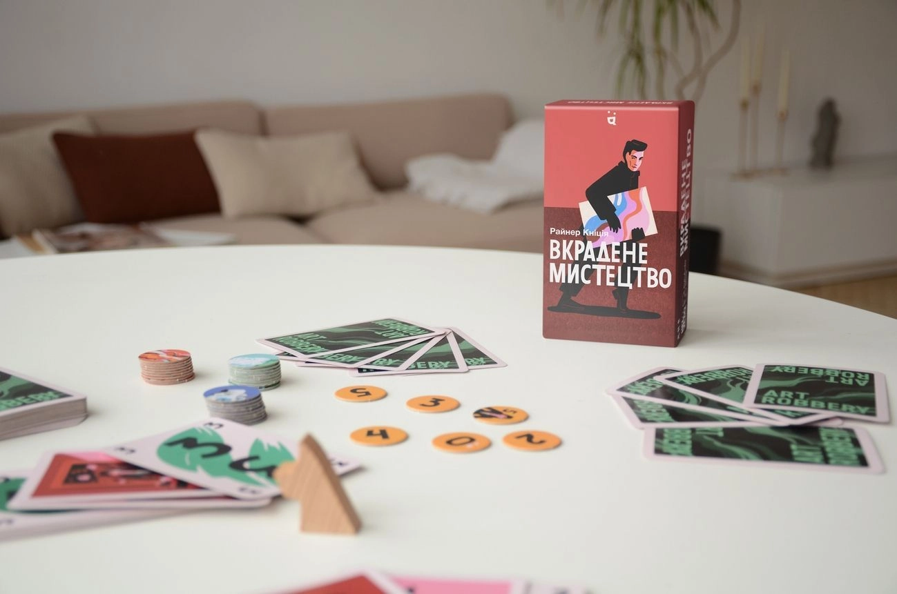 Настольная игра Украденное искусство (Art Robbery), бренду Pakufuda, для 2-5 гравців, час гри < 30мин. - 11 - KUBIX 
