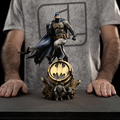 Статуетка Бетмен (DC COMICS Batman Deluxe Exclusive. Art Scale 1/10) - 7 - KUBIX