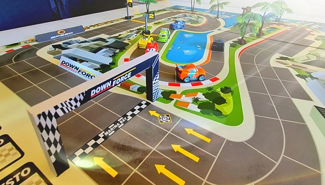 Настільна гра Формула Швидкості: Дика Гонка (Downforce Wild Ride) (EN), бренду Restoration Games, для 2-6 гравців, час гри < 30хв. - 3 - KUBIX