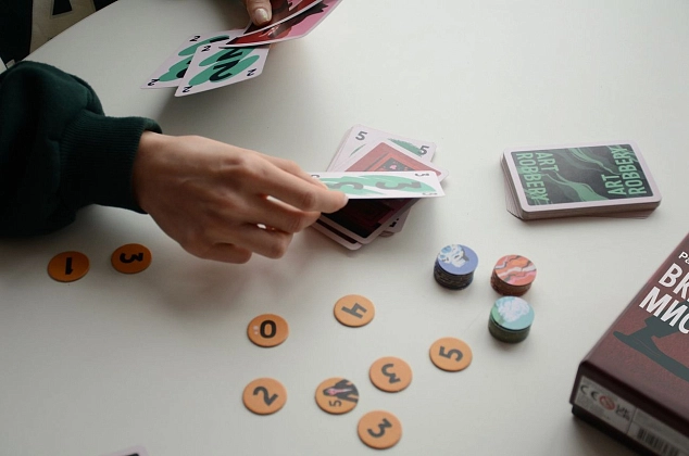 Настольная игра Украденное искусство (Art Robbery), бренду Pakufuda, для 2-5 гравців, час гри < 30мин. - 8 - KUBIX