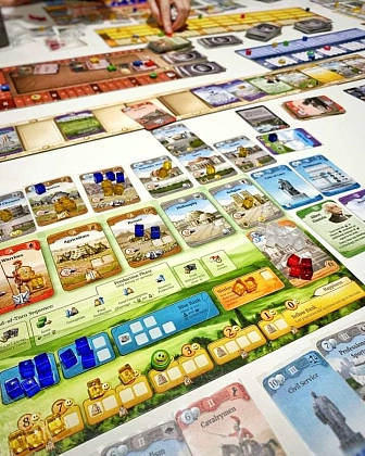 Настільна гра Through the Ages: A New Story of Civilization (Крізь епохи: Нова історія цивілізації) (EN), бренду Czech Games Edition, для 2-4 гравців, час гри > 60хв. - 12 - KUBIX