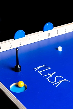 Настільна гра Класк для 2х гравців (KLASK 2), бренду Lord of Boards, для 2-2 гравців, час гри < 30хв. - 6 - KUBIX