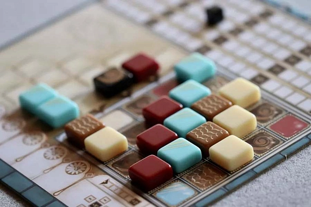 Настольная игра Азул. Мастер-шоколатье (Azul. Master Chocolatier) En + QR-код рус. правил, бренду Next Move Games, для 2-4 гравців, час гри < 30мин. - 6 - KUBIX