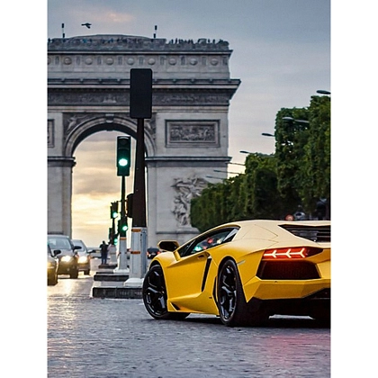 Алмазная мозаика Машина у Триумфальной арки (40х50 см), бренду Strateg - KUBIX