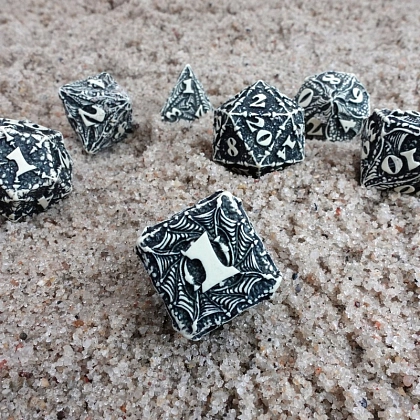 Набір кубиків Dracopolis: Scandinavian Blackfang Dice Set (7), бренду Q-Workshop - 3 - KUBIX